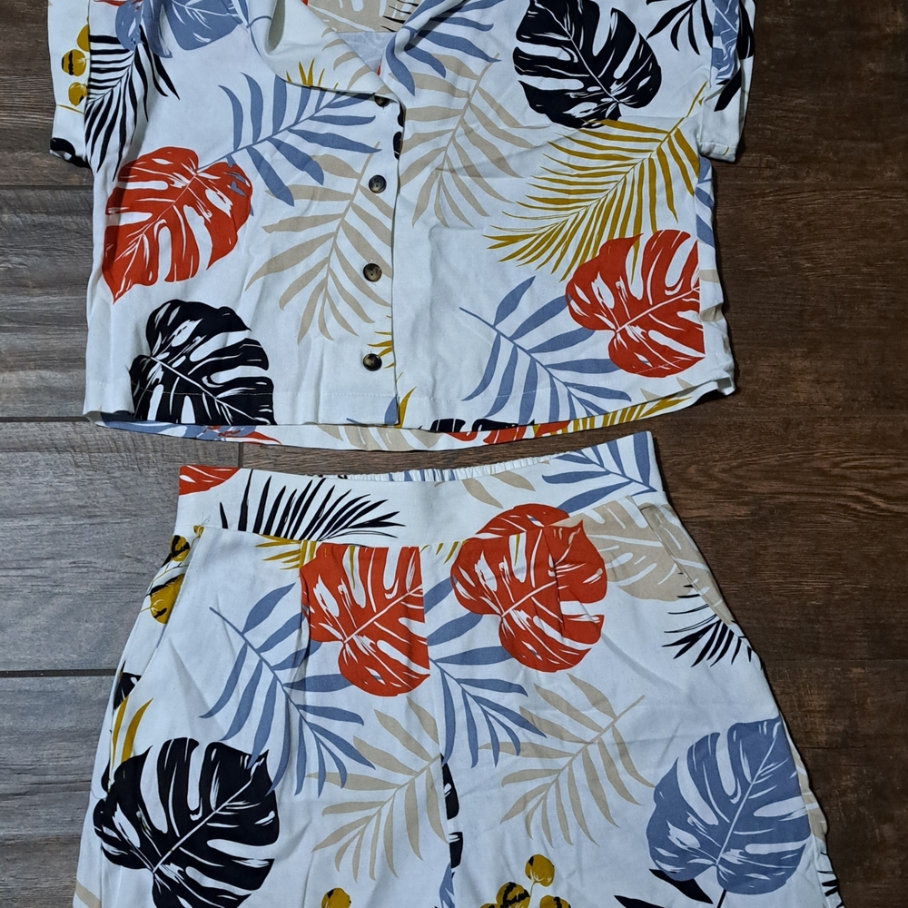 Monteau Multicolor Leaf Print Women Shorts